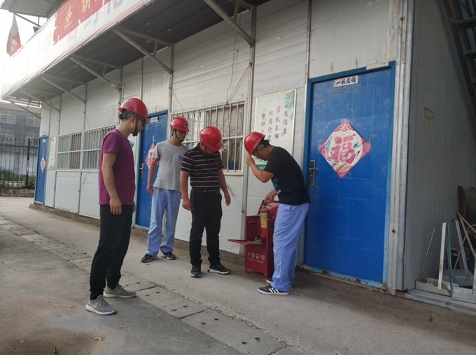 蕭楊路項(xiàng)目部舉辦“我的青春不再塵土飛揚(yáng)”衛(wèi)生評(píng)比檢查活動(dòng) 蕭楊路項(xiàng)目部舉辦“我的青春不再塵土飛揚(yáng)”衛(wèi)生評(píng)比檢查活動(dòng)