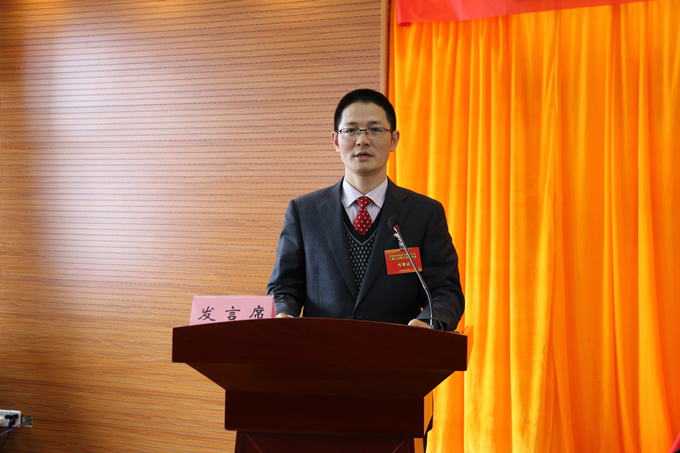 公司黨委副書記、總經(jīng)理方申柱作工作報告